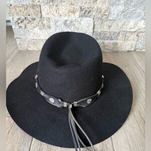 De Luxe Quality Black wool felt silver metal embellished Western Hat